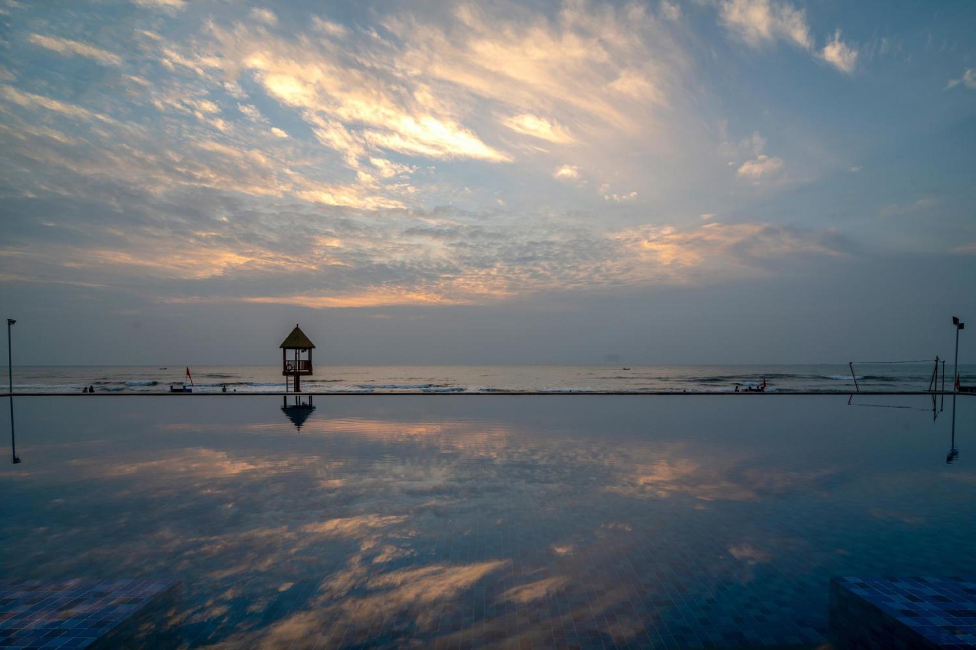 Howard Johnson Sandalwoods Resort Huizhou Huidong Bagian luar foto