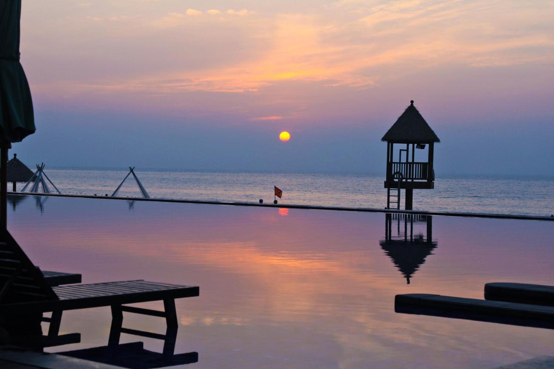 Howard Johnson Sandalwoods Resort Huizhou Huidong Bagian luar foto